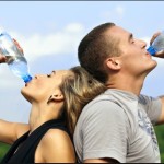 Manfaat minum air putih hangat di pagi hari dan sebelum tidur untuk kecantikan