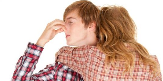 cara mengatasi dengan cepat bau badan kaki ketiak mulut secara alami